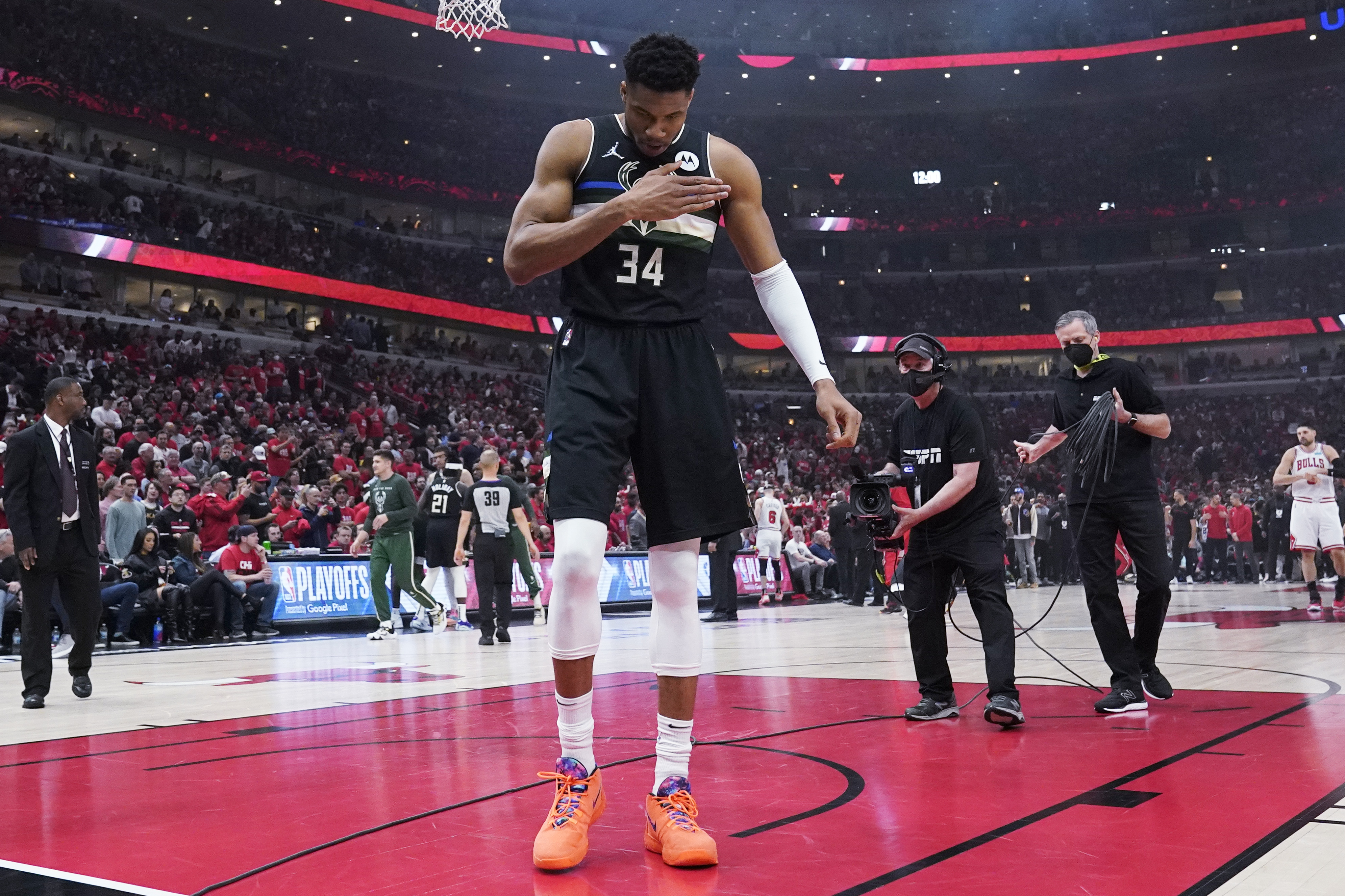 Kaiyun-包含中超训练课后走向成谜，亚特兰大老鹰篮板制胜，赛场秩序良好，年轻球员获得机会的词条