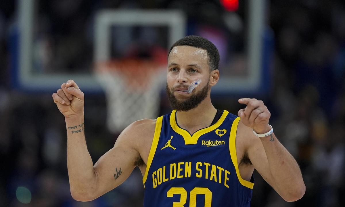 Kaiyun-库里迎来十二赛季高光表现，老鹰球迷沸腾！的简单介绍